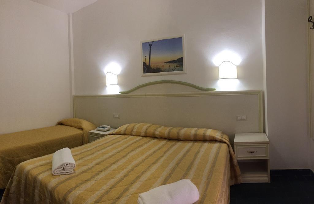 Hotel Due Torri ปอร์โตอัซซูร์โร ภายนอก รูปภาพ