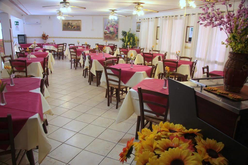 Hotel Due Torri ปอร์โตอัซซูร์โร ภายนอก รูปภาพ